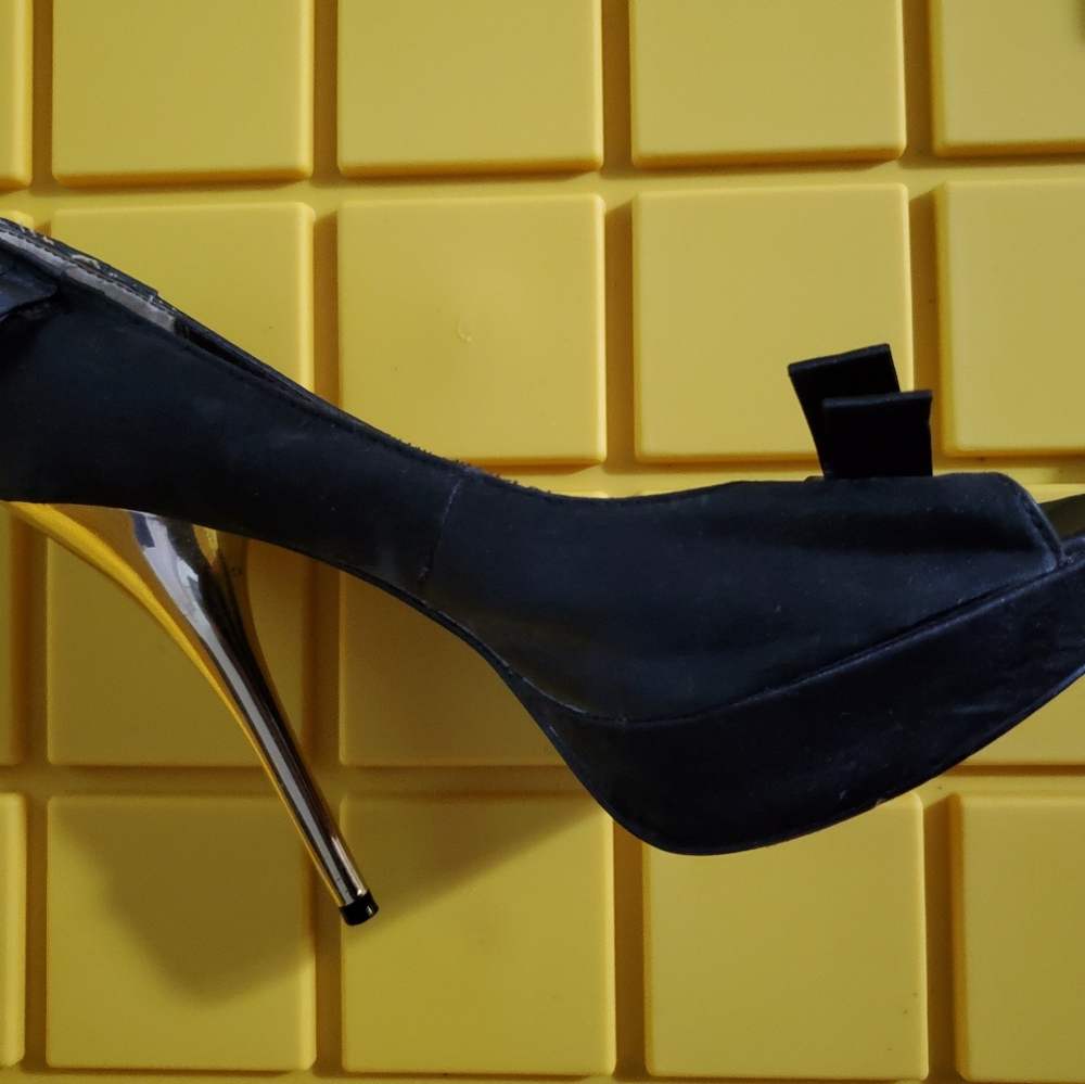 High Heels - Picture 2 of 2